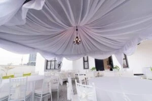 FB IMG 1550117005076 300x200 - Chiavari chairs